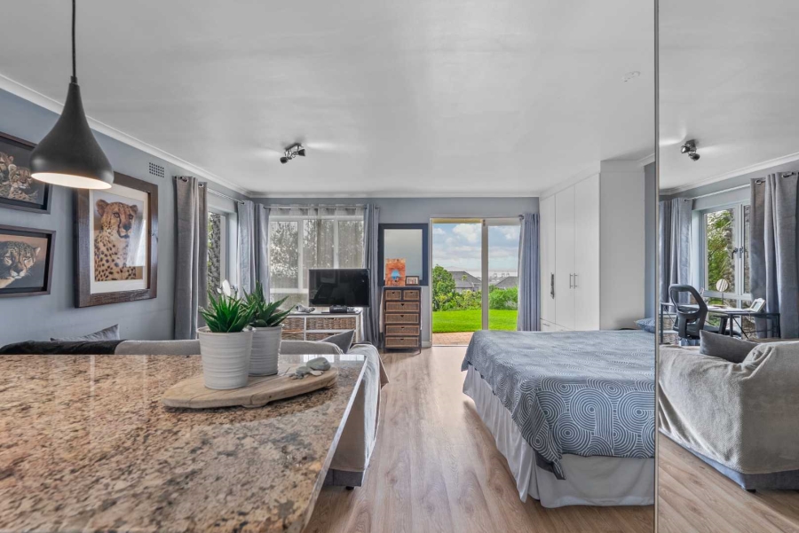 1 Bedroom Property for Sale in Vredehoek Western Cape